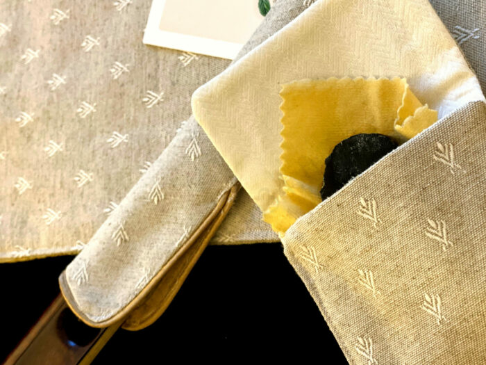 Ensemble Pochette/Housse/Tablier « Cèdre »