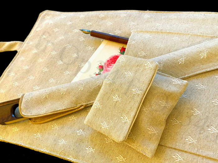 Ensemble Pochette/Housse/Tablier « Cèdre »